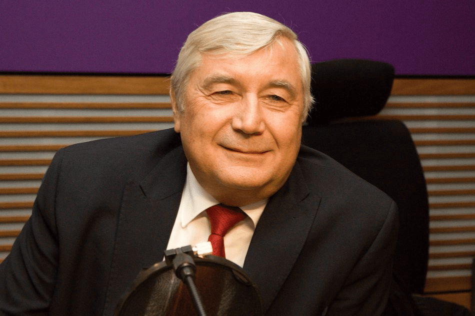 prof komarek v cro png